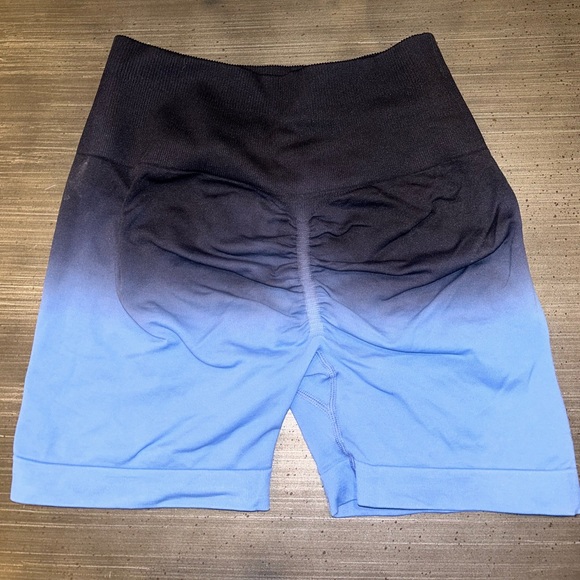 OMBRÉ BLUE YEOREO Women Seamless Scrunch Workout Shorts size SMALL - Picture 3 of 5